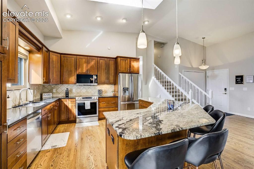 Image 5 of 44: Kitchen