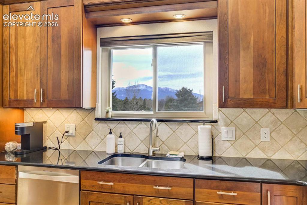 Image 9 of 44: Kitchen