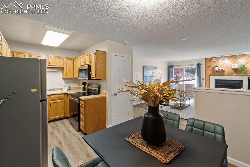 Image 11 of 28: Dining Room