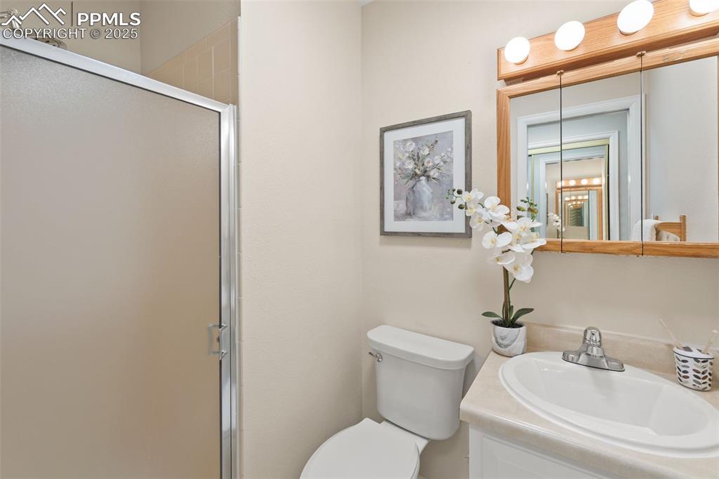 Image 25 of 28: Bathroom #2