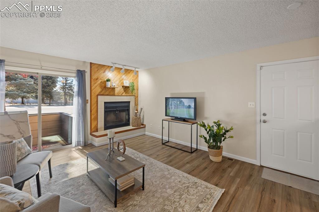 Image 8 of 28: Living Room