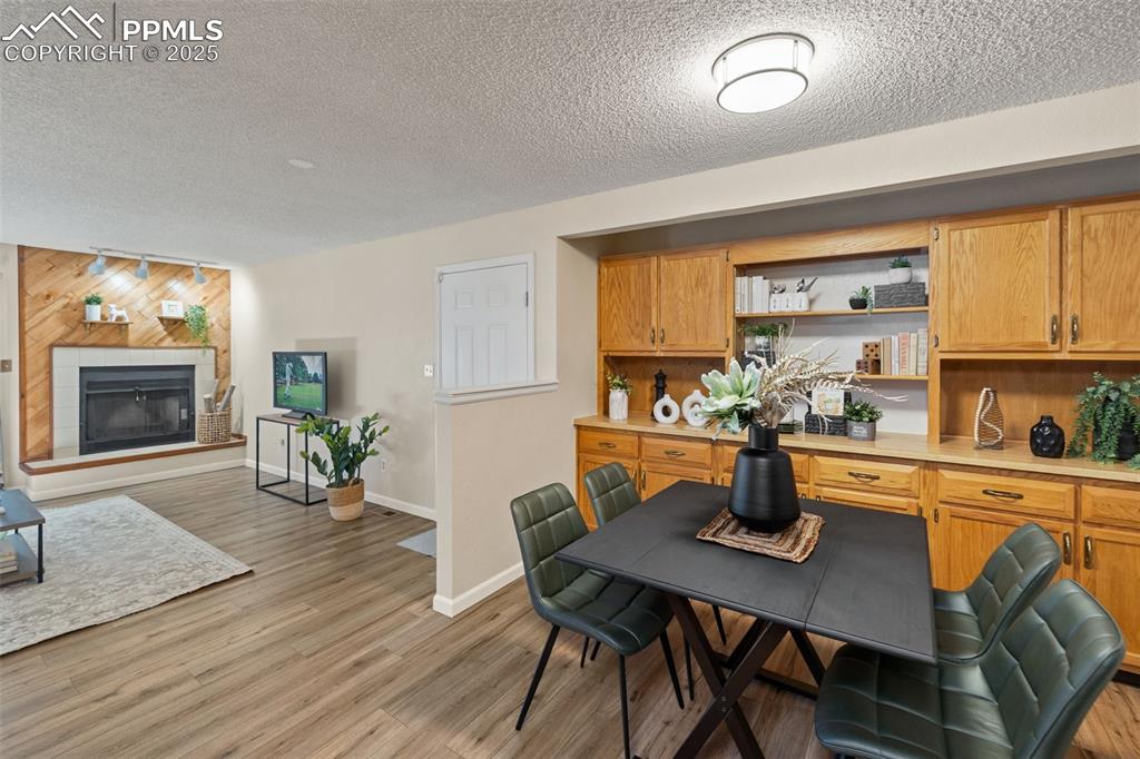 Image 9 of 28: Dining Room