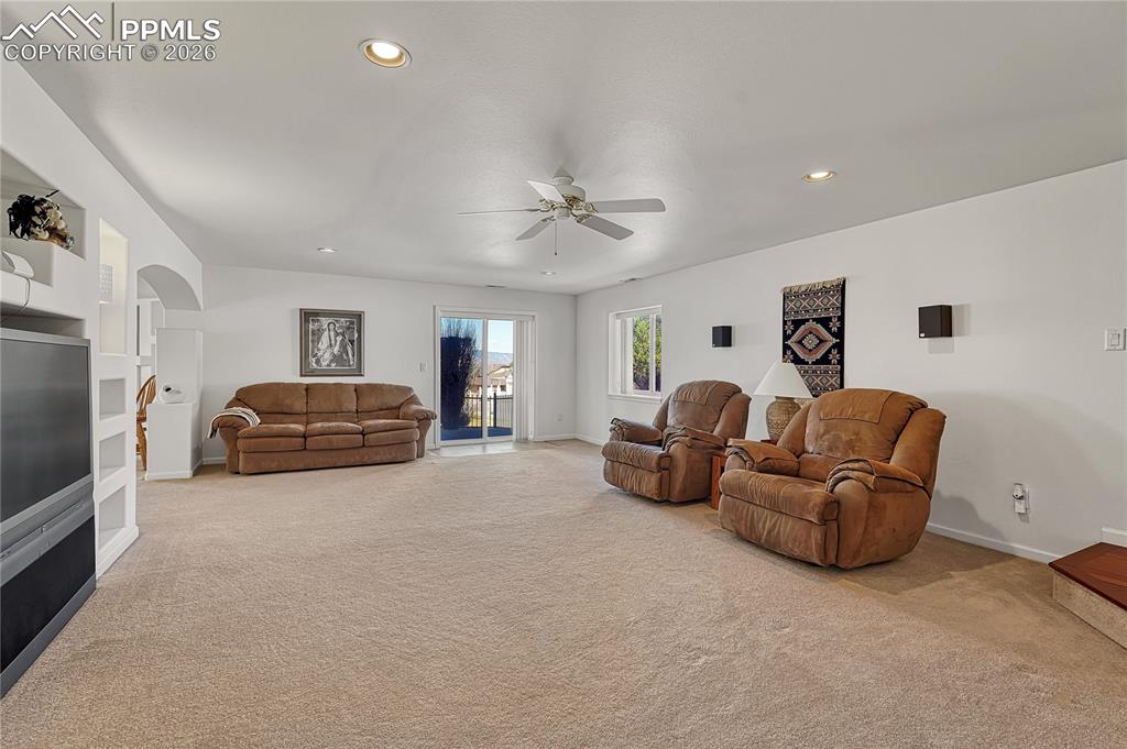 Image 31 of 50: Large open space...