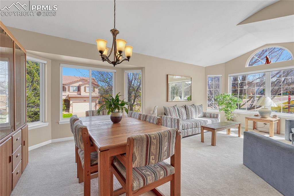 Image 6 of 50: Abundant natural light!