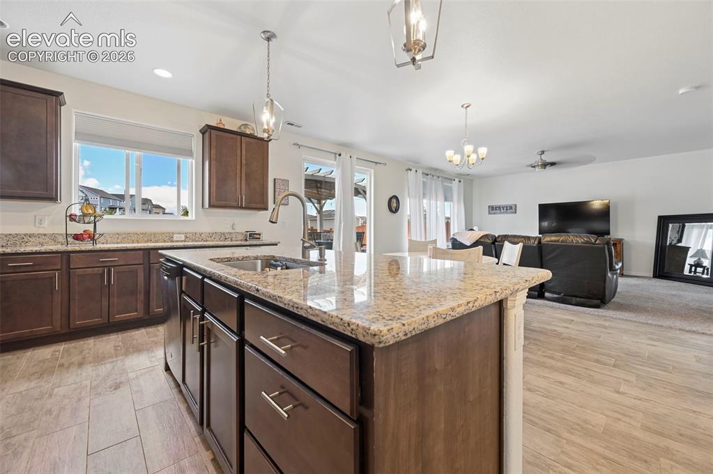 Image 10 of 31: Kitchen