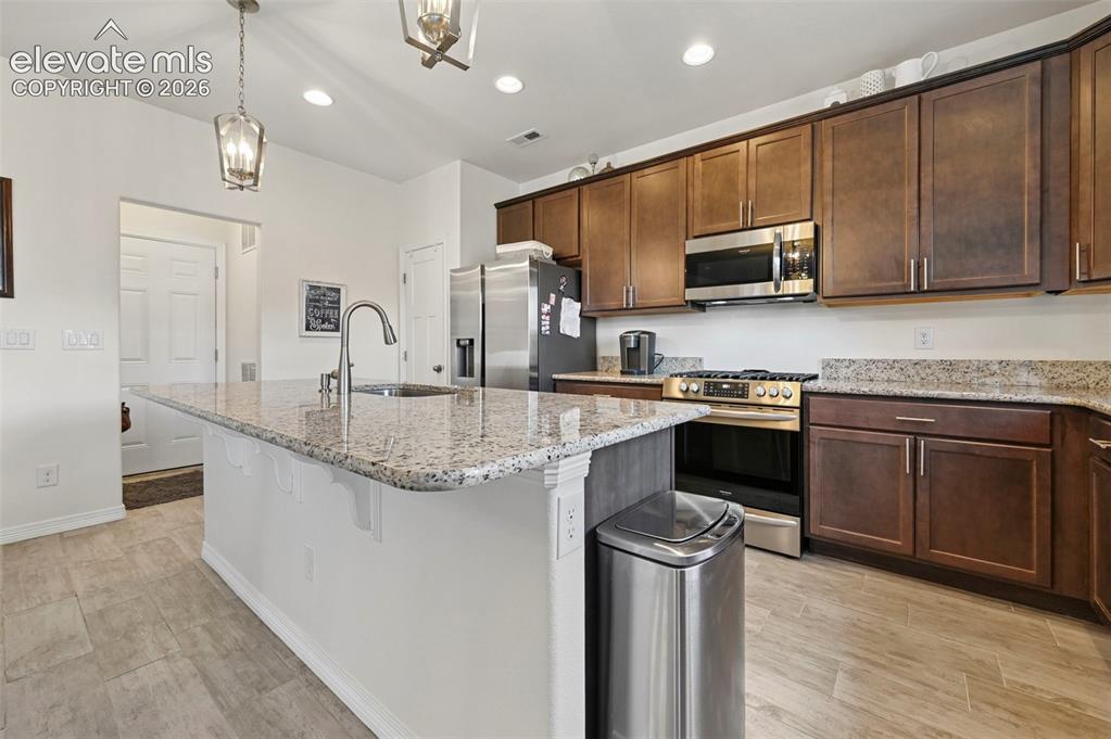 Image 11 of 31: Kitchen