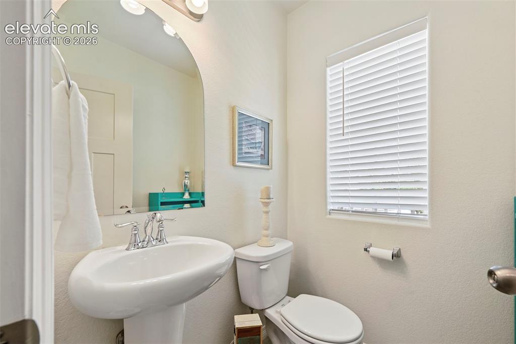 Image 15 of 31: Bathroom