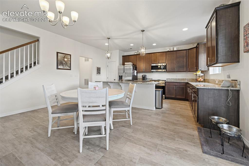 Image 8 of 31: Dining Area