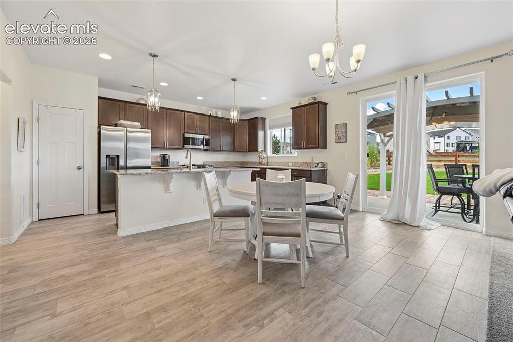 Image 9 of 31: Dining Area