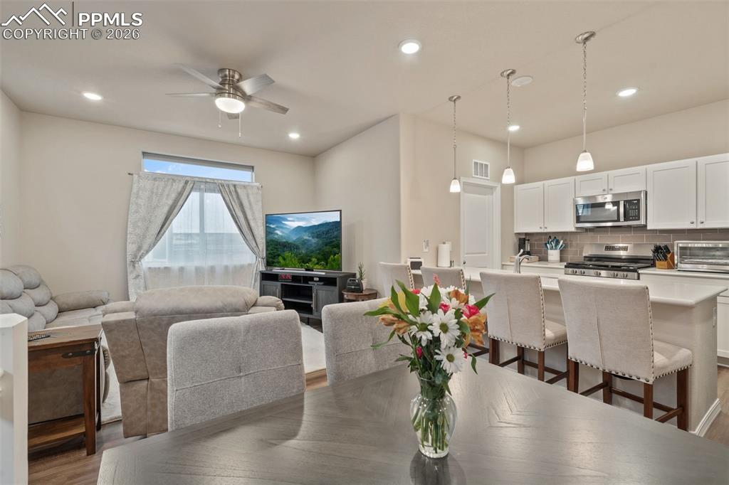 Image 13 of 46: Dining Area