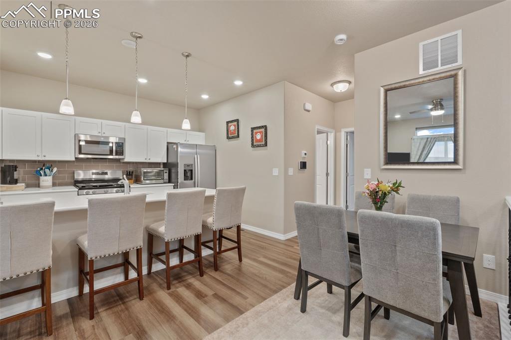 Image 14 of 46: Dining Area