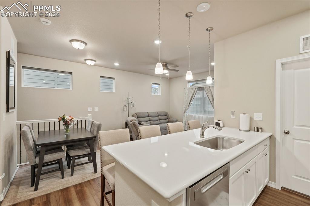 Image 26 of 46: Kitchen