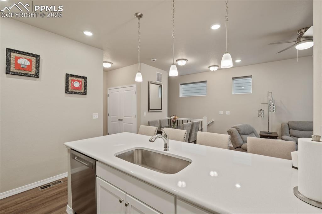 Image 27 of 46: Kitchen