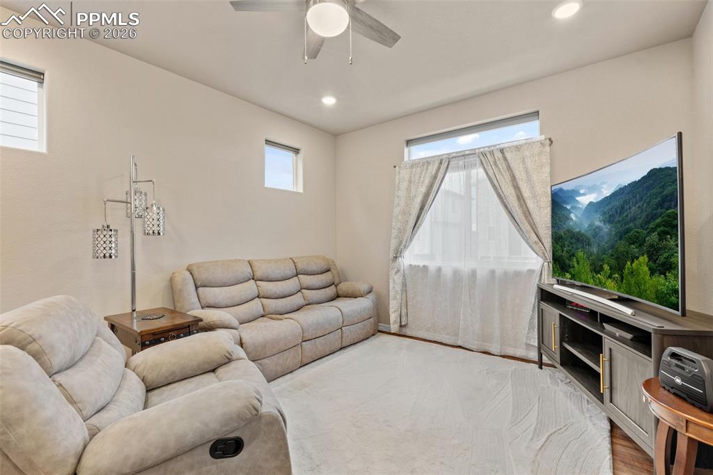 Image 29 of 46: Living Room