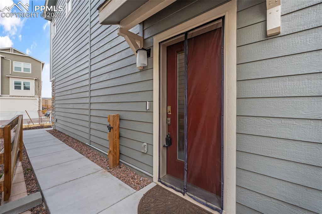 Image 32 of 46: Entry