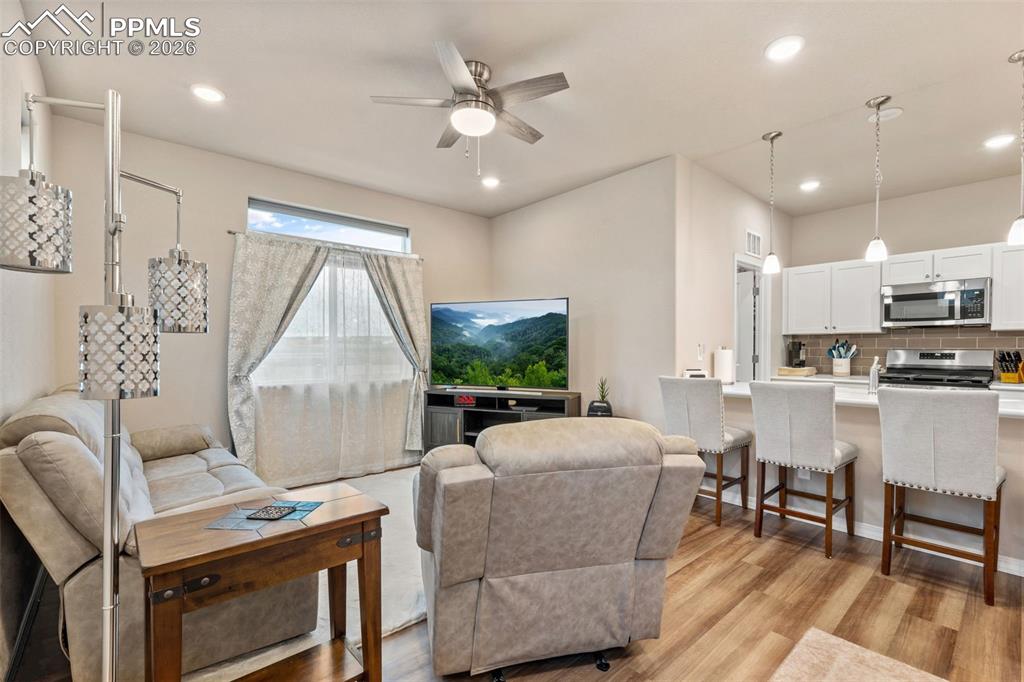 Image 43 of 46: Living Room