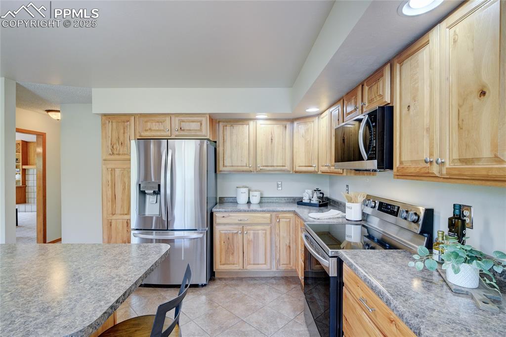Image 17 of 50: Kitchen