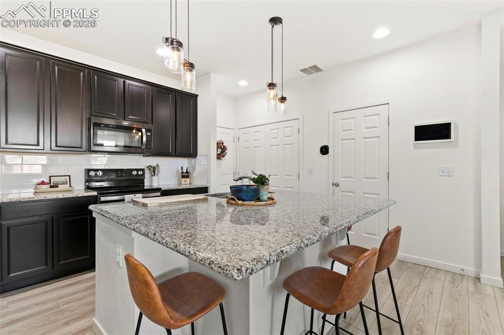 Image 10 of 35: Kitchen