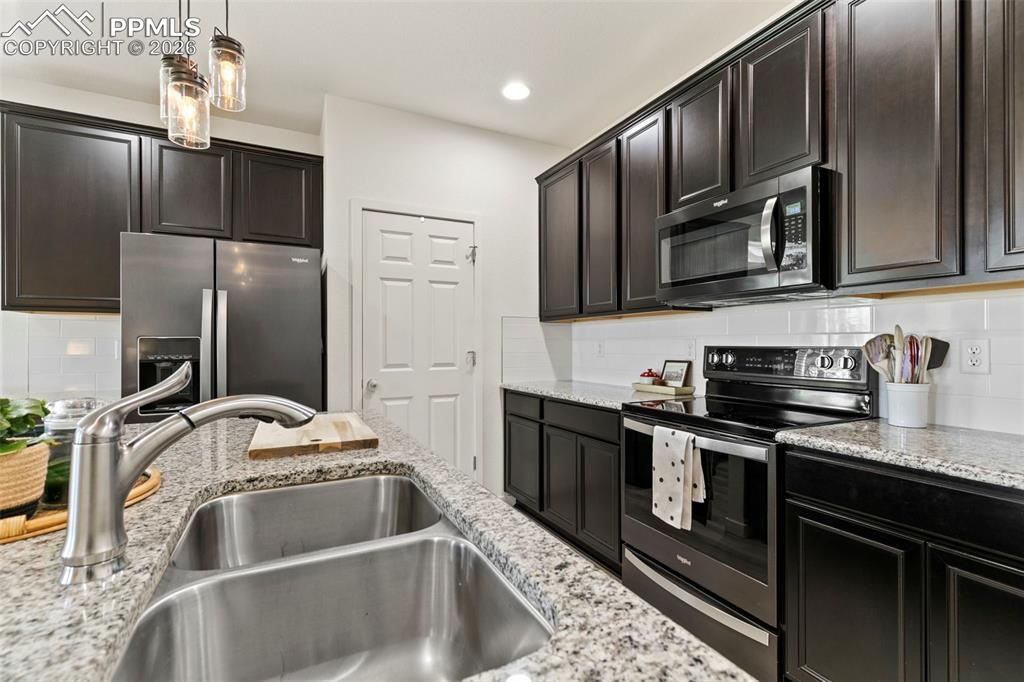 Image 11 of 35: Kitchen