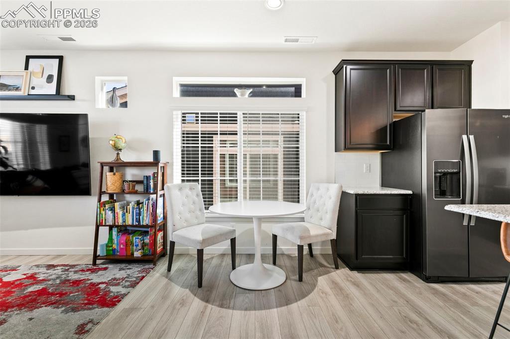 Image 12 of 35: Dining Area