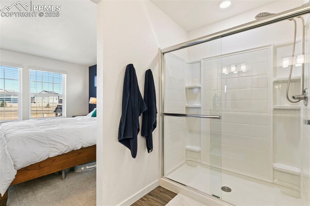 Image 20 of 35: Bathroom