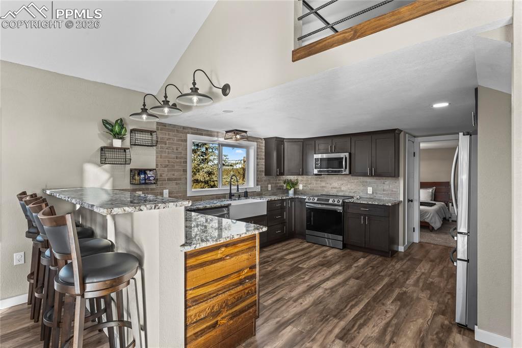 Image 11 of 34: Kitchen