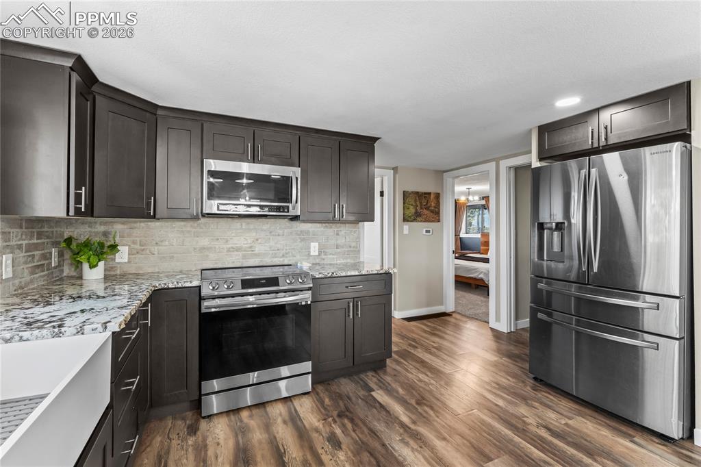 Image 15 of 34: Kitchen