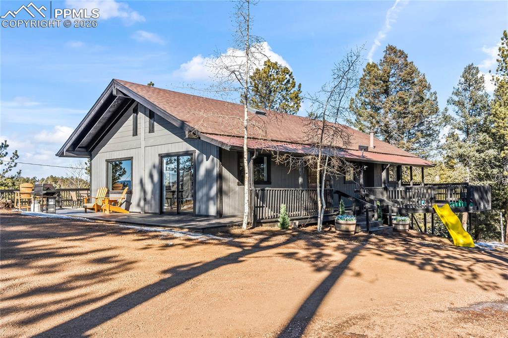 Image 2 of 34: Side of Structure