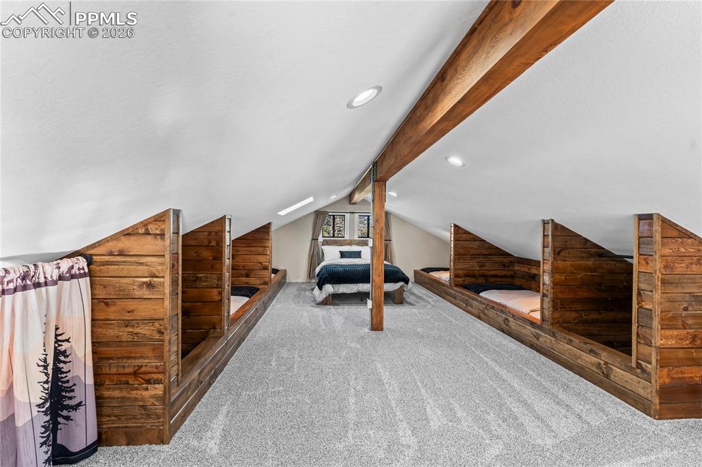 Image 25 of 34: Loft