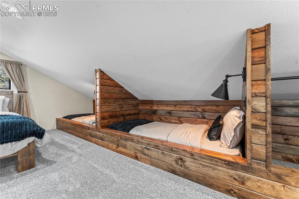 Image 27 of 34: Loft