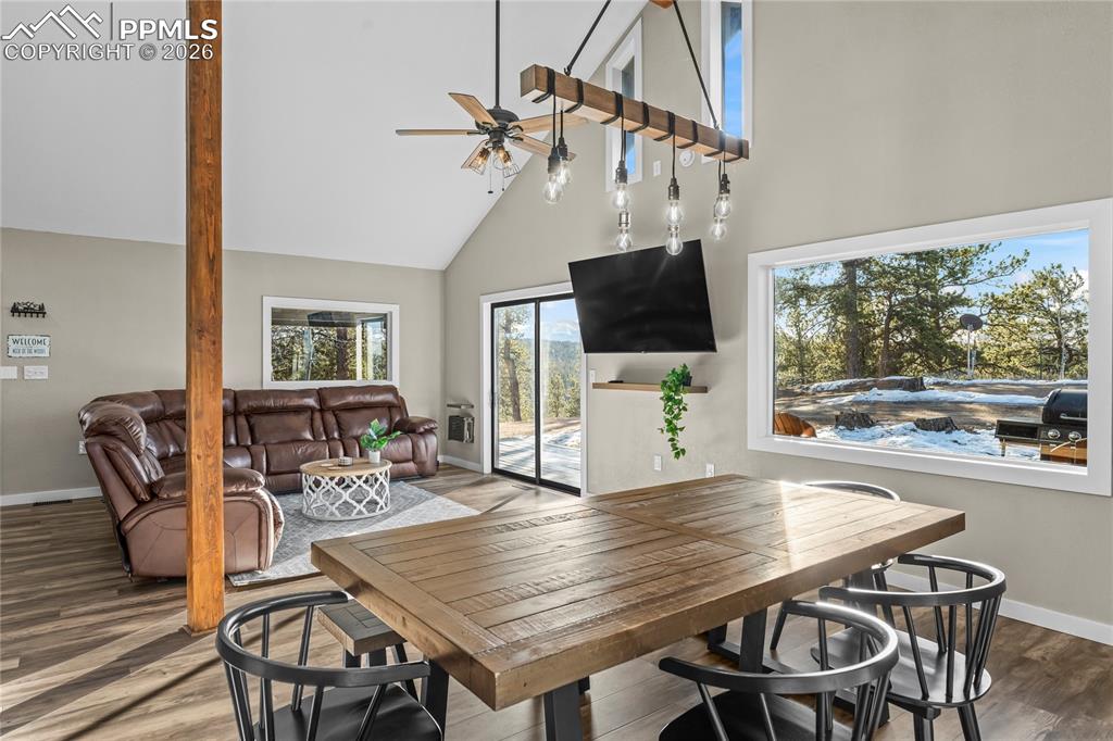 Image 7 of 34: Dining Area