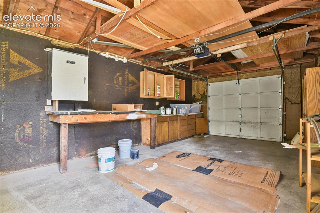 Image 27 of 28: Oversized one-car garage