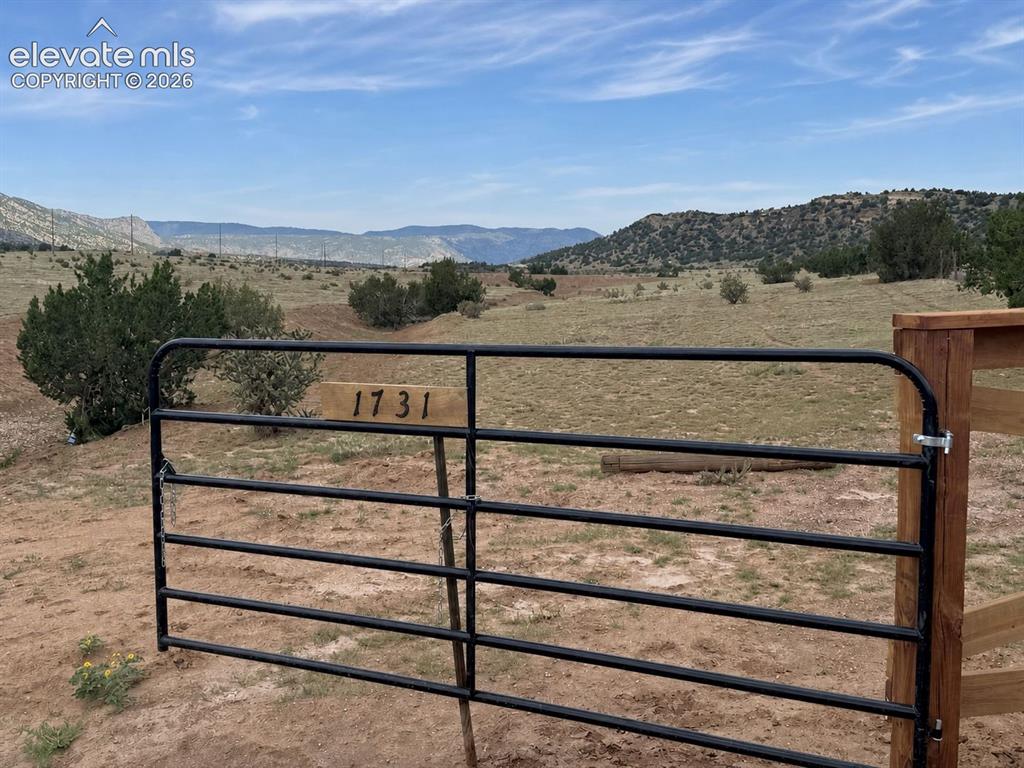 Image 5 of 17: Fence
