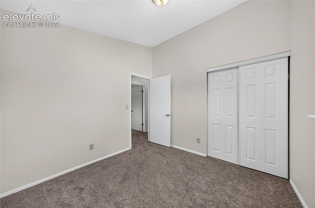 Image 19 of 31: Bedroom