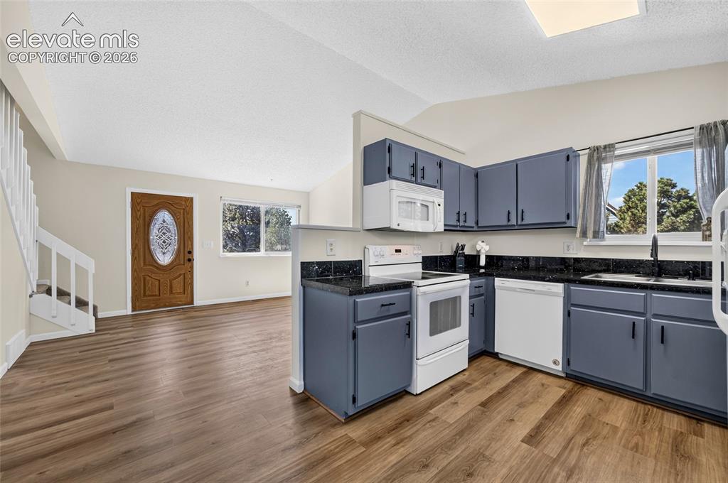 Image 6 of 31: Kitchen