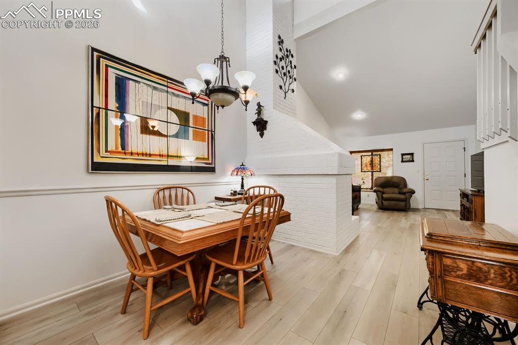 Image 12 of 31: Dining Area