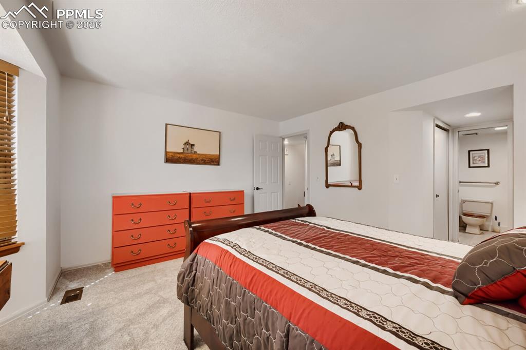 Image 17 of 31: Bedroom