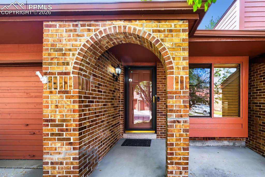 Image 2 of 31: Entry