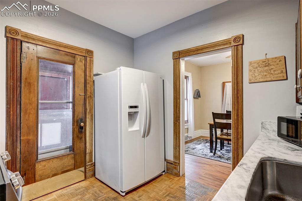 Image 10 of 42: Kitchen