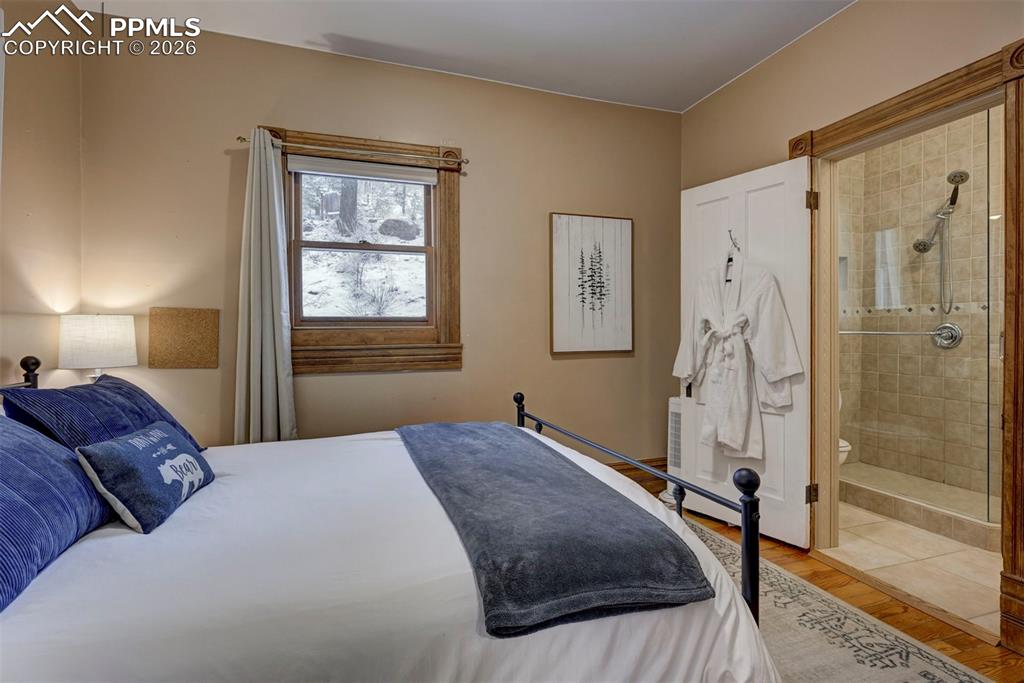 Image 14 of 42: Bedroom