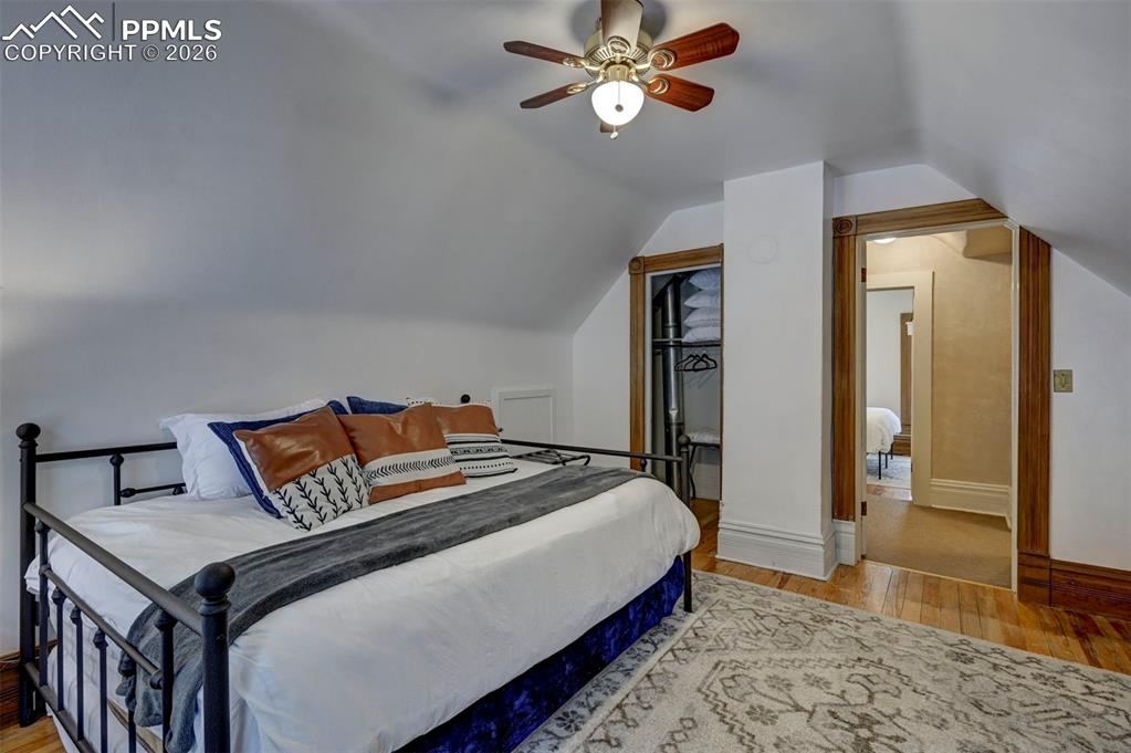 Image 22 of 42: Bedroom