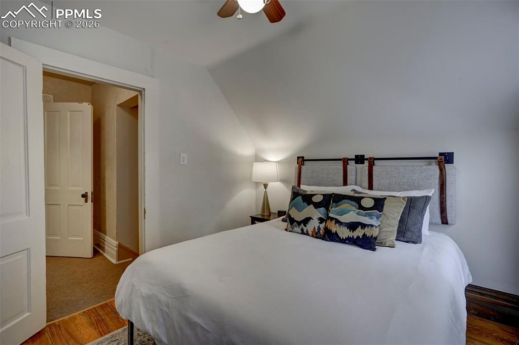 Image 26 of 42: Bedroom