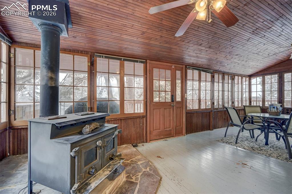 Image 31 of 42: Sun Room