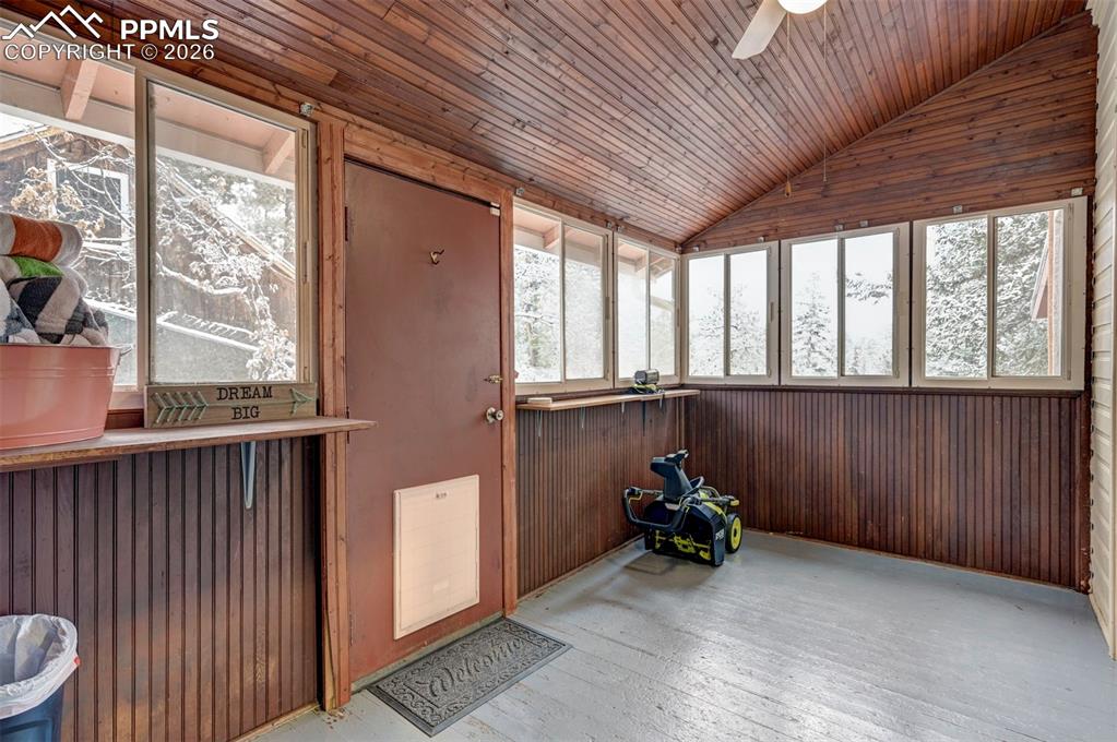 Image 34 of 42: Sun Room