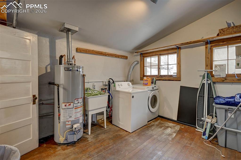 Image 35 of 42: Laundry