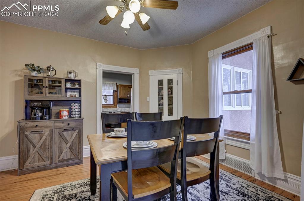 Image 4 of 42: Dining Area