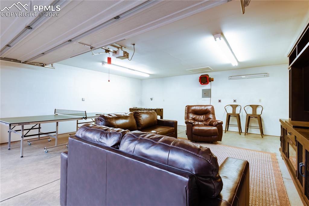 Image 41 of 42: Living Room