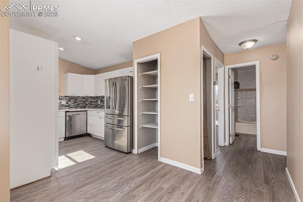 Image 10 of 39: Kitchen