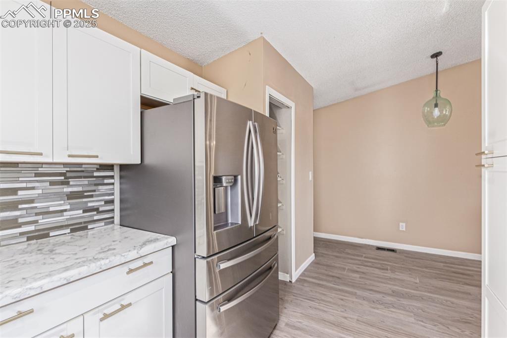 Image 14 of 39: Kitchen