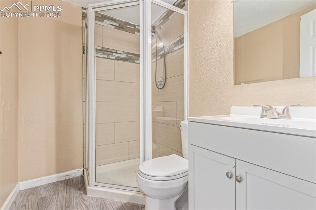 Image 26 of 39: Bathroom